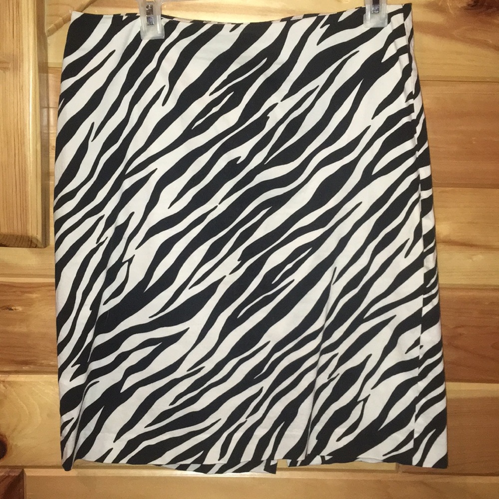 Jones Wear stretch animal print skirt